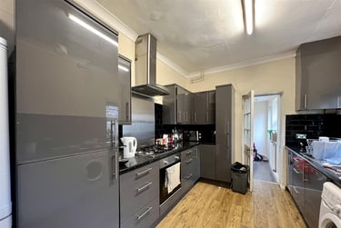 7 bed house, Sunbury Avenue, Jesmond, Newcastle, NE23HE - Image 1